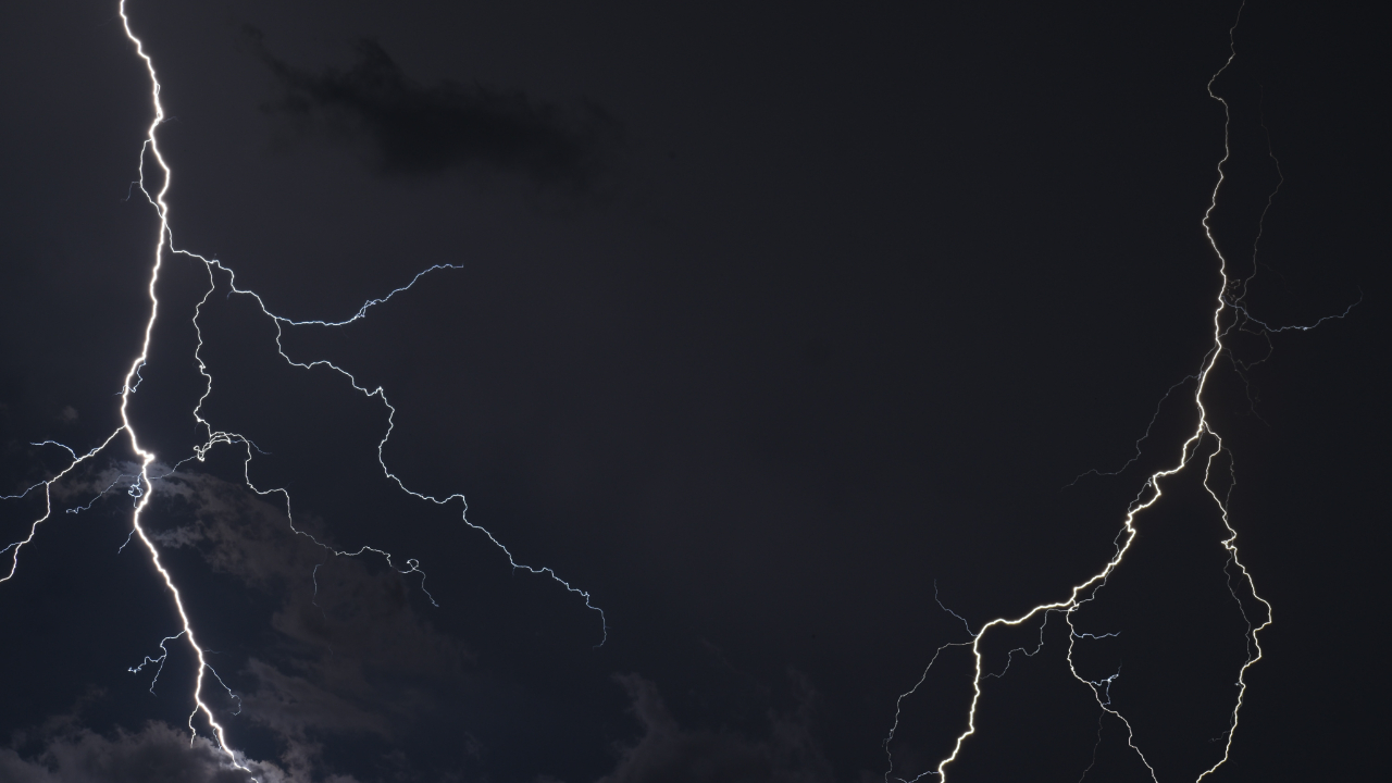 Intempéries : 1 600 éclairs entre le Var et les Bouches-du-Rhône Intempéries : 1 600 éclairs entre le Var et les Bouches-du-Rhône