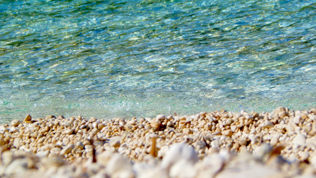 Les touristes plus amateurs de plages de sable que de galets sur la Côte d'Azur ?