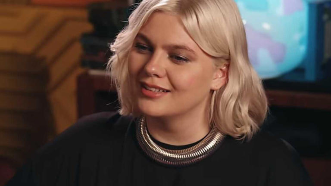 Louane a failli mettre fin à sa carrière Louane a failli mettre fin à sa carrière