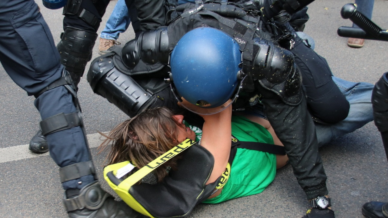 Manifestation du 24 octobre à Nice : 59 gardes à vue, dont 11 personnes susceptibles d’appartenir à l’ultradroite Manifestation du 24 octobre à Nice : 59 gardes à vue, dont 11 personnes susceptibles d’appartenir à l’ultradroite