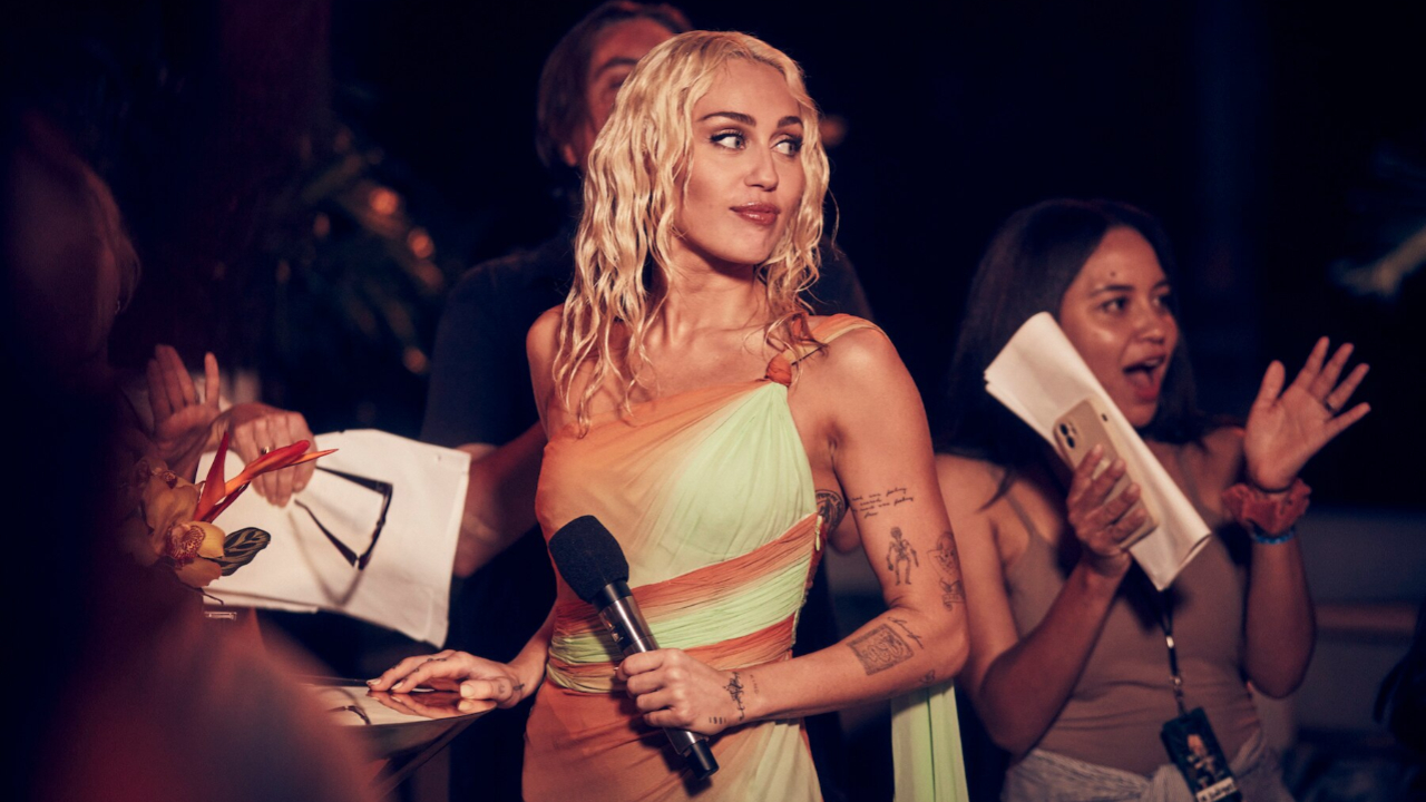 Miley Cyrus : son mystérieux album "Down With Me" Miley Cyrus : son mystérieux album "Down With Me"