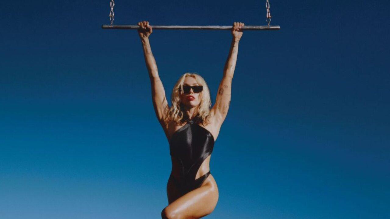 Miley Cyrus tout en haut du classement avec "Endless Summer Vacation" et "Flowers" !