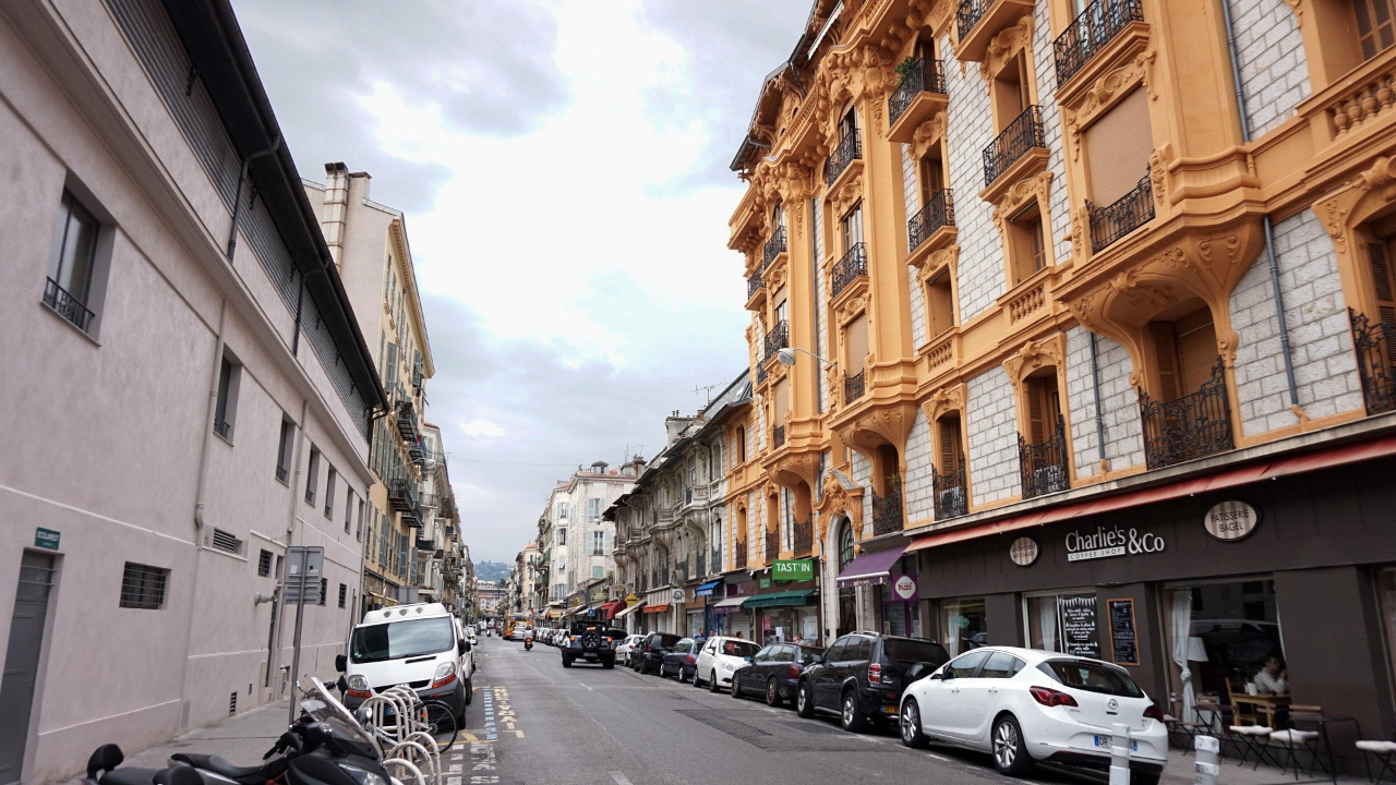 Nice : deux commerces braqu&eacute;s avec une arme factice