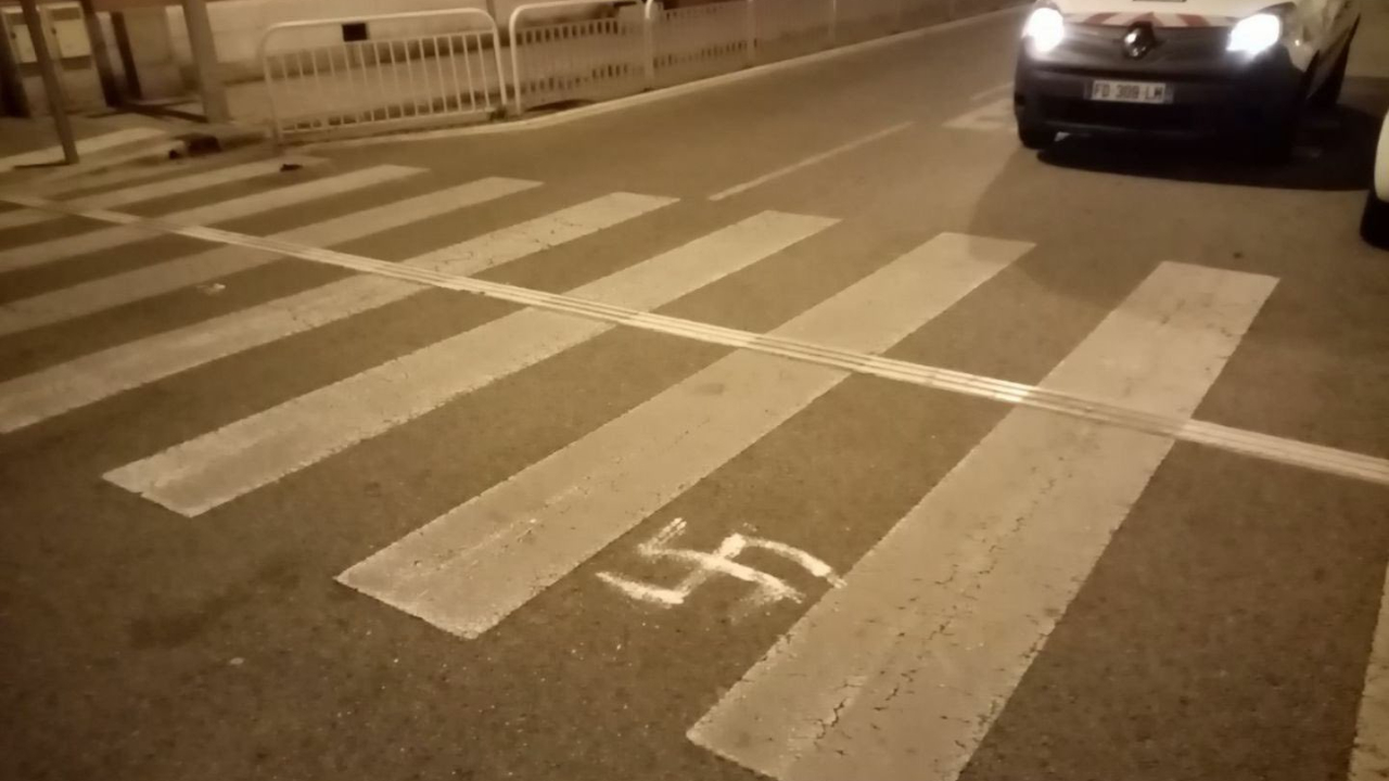 Nice : une croix gamm&eacute;e dans le quartier Saint-Roch, des messages pro-Palestine sur la Promenade des Anglais