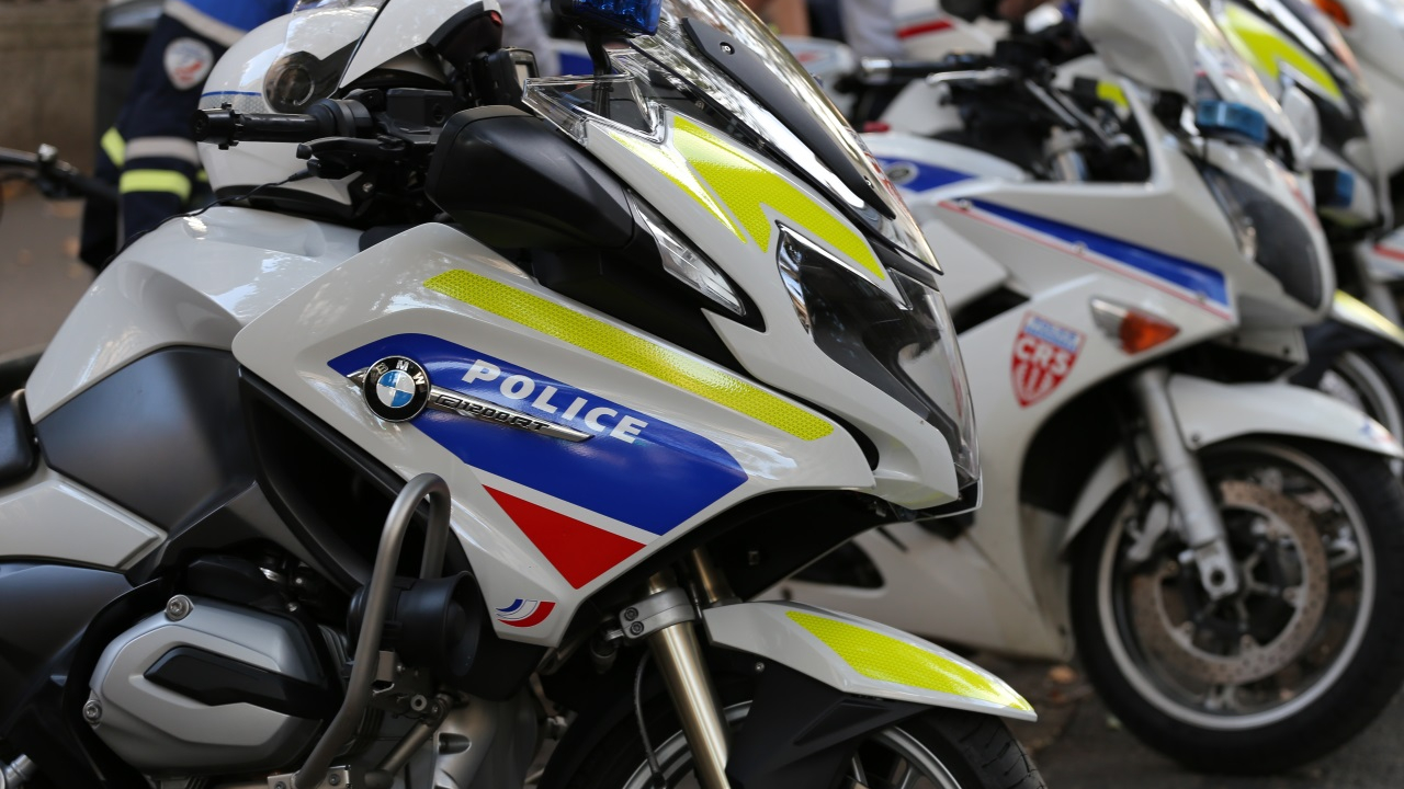 Policier percut&eacute; pr&egrave;s de Cannes : une conductrice en fuite interpell&eacute;e apr&egrave;s des tirs d&rsquo;un agent