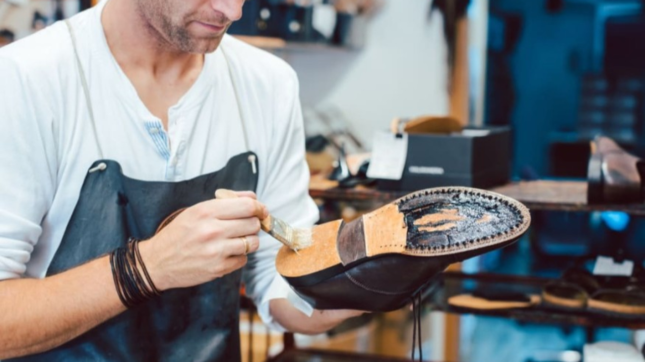 Réparer plutôt que jeter : le lancement d'un bonus réparation textile Réparer plutôt que jeter : le lancement d'un bonus réparation textile