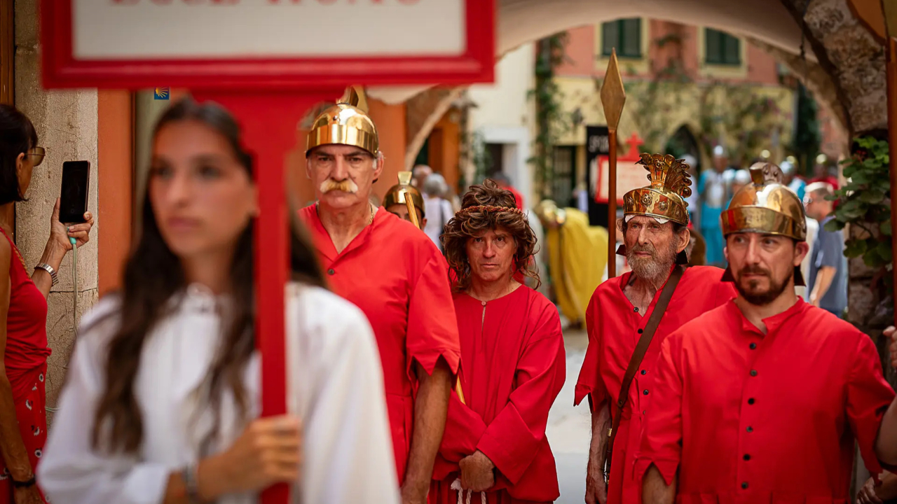 Roquebrune-Cap-Martin : costumes, soupe au pistou et cortège historique pour honorer un vœu vieux de 559 ans Roquebrune-Cap-Martin : costumes, soupe au pistou et cortège historique pour honorer un vœu vieux de 559 ans