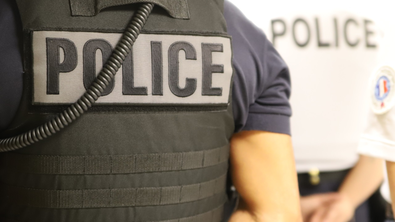 Scène de terreur à Nice : Un homme armé hurle "Allah Akbar" et menace de tuer des passants