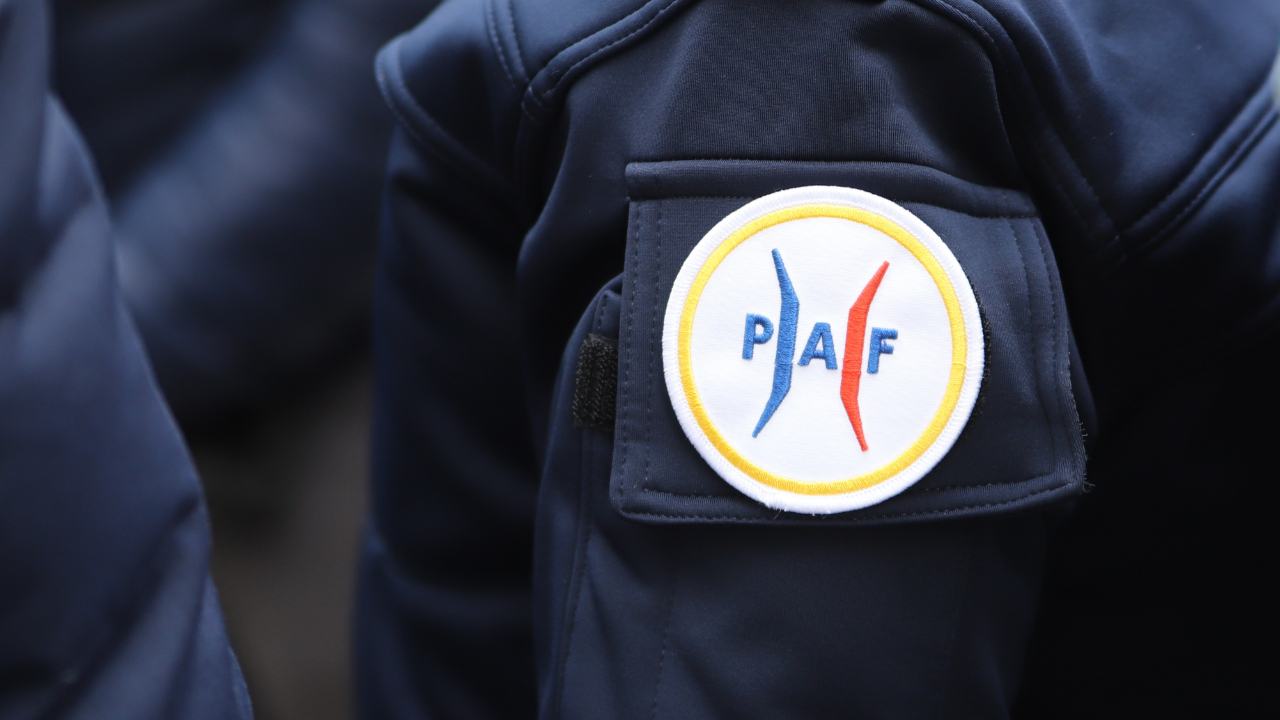 Trafic de drogue à l’aéroport de Nice : un policier incarcéré, un autre dans le viseur de la justice Trafic de drogue à l’aéroport de Nice : un policier incarcéré, un autre dans le viseur de la justice