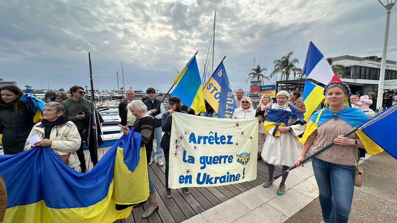 Trois ans de guerre en Ukraine : 700 personnes rassemblées à Nice, un appel à la solidarité à Marseille Trois ans de guerre en Ukraine : 700 personnes rassemblées à Nice, un appel à la solidarité à Marseille