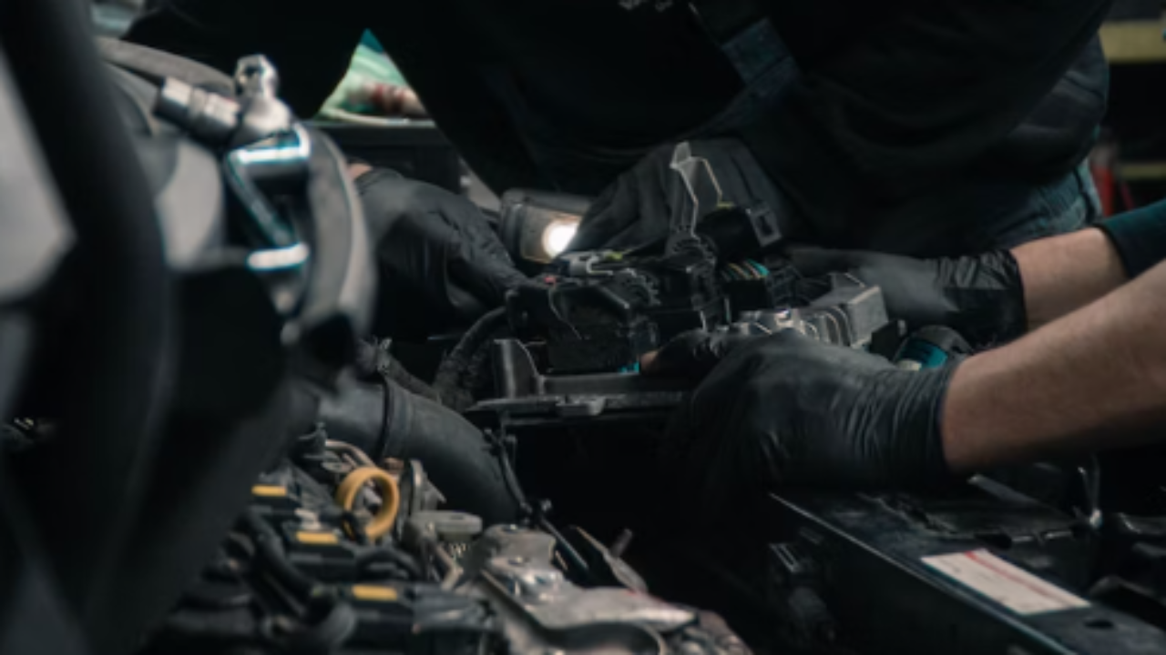 Un garagiste donne ses conseils avant les d&eacute;parts en vacances