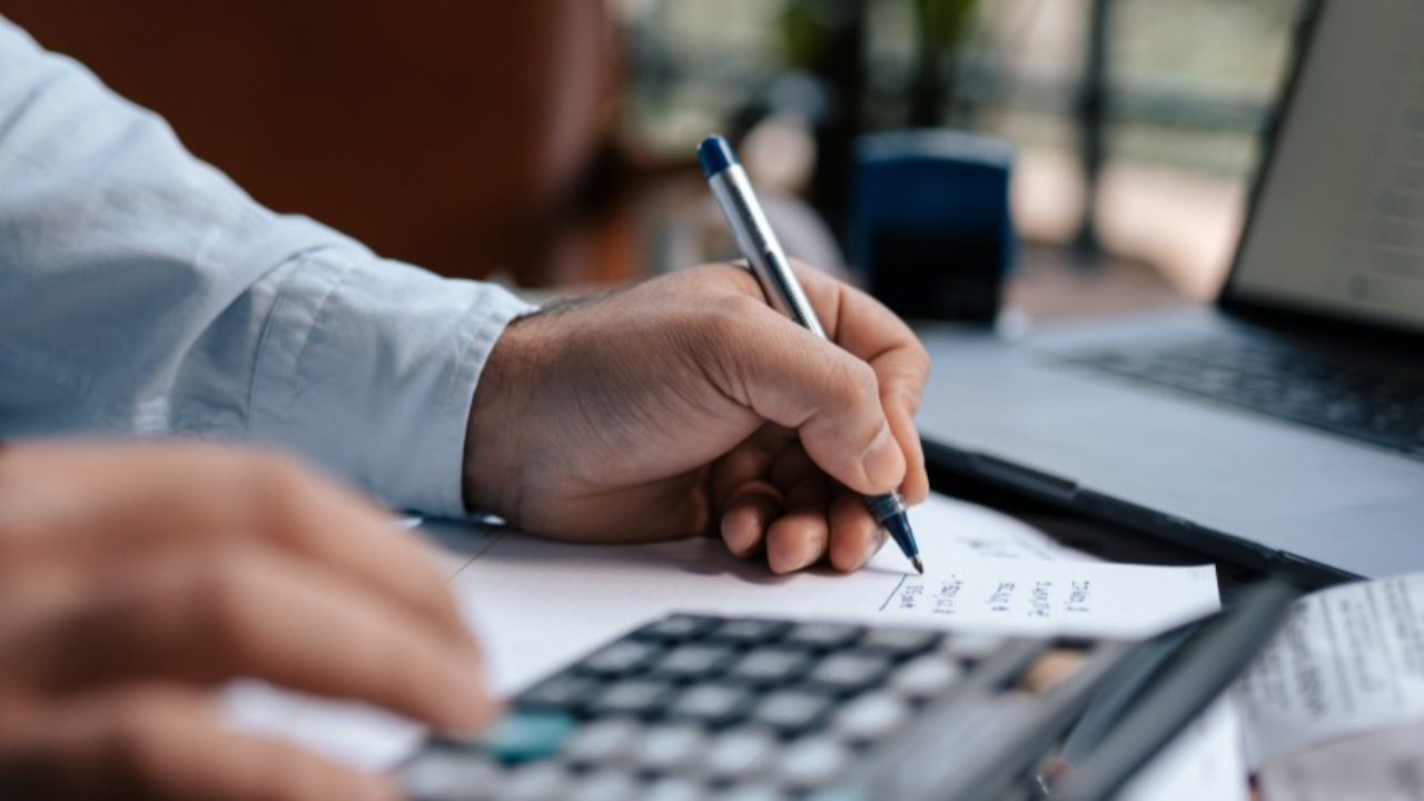 Un num&eacute;ro pour aider &agrave; d&eacute;clarer ses revenus