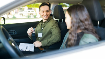 À Cannes, une bourse au permis contre un engagement citoyen À Cannes, une bourse au permis contre un engagement citoyen