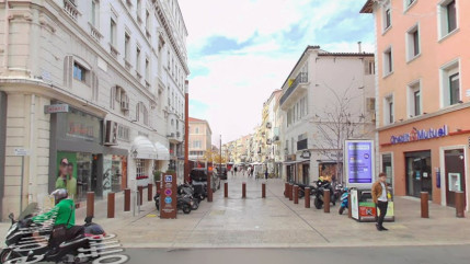 Cannes : un morceau d'immeuble chute, une passante l&eacute;g&egrave;rement bless&eacute;e