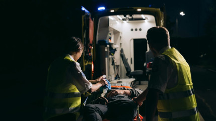 ​Carros : un trentenaire décède dans une violente collision avec un camion de livraison