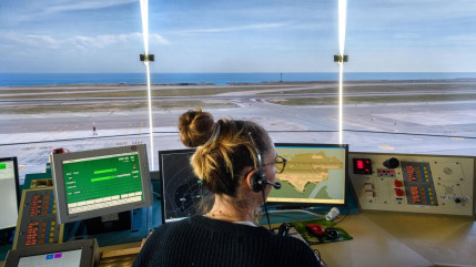 Collision évitée à Nice : Estrosi veut remplacer les contrôleurs aériens par des militaires