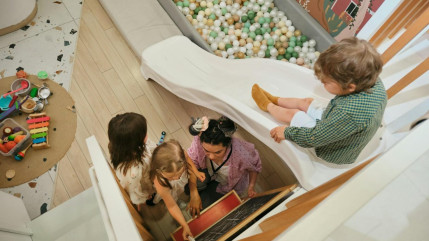 Crèches et assistantes maternelles : les familles peinent toujours à trouver une place sur la Côte d'Azur Crèches et assistantes maternelles : les familles peinent toujours à trouver une place sur la Côte d'Azur