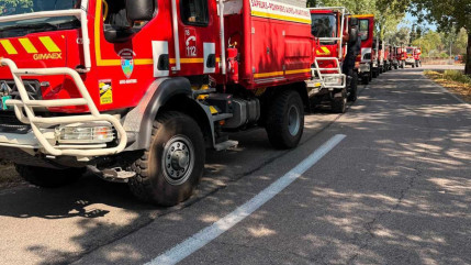 Incendies dans le Var: 80 sapeurs-pompiers des Alpes-Maritimes envoyés en renfort Incendies dans le Var: 80 sapeurs-pompiers des Alpes-Maritimes envoyés en renfort