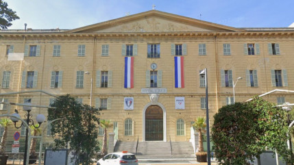 Nice : des familles de victimes du 14-Juillet s’opposent au “Parvis Nicolas Sarkozy” et proposent un nom