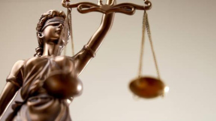 Nice: Garde à vue prolongée pour l'auteur présumé d'insultes antisémites et homophobes