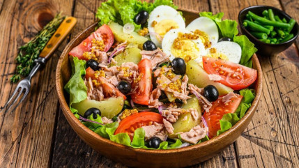Quatre nouvelles étoiles pour la Côte d’Azur, la salade niçoise brille aussi
