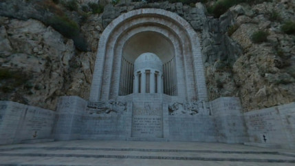 Rassemblement d’ultradroite devant le Monument aux Morts à Nice Rassemblement d’ultradroite devant le Monument aux Morts à Nice
