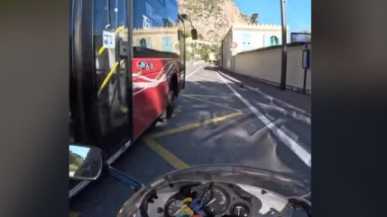 Un motard dénonce une conduite dangereuse d’un bus Lignes d’Azur : la direction condamne Un motard dénonce une conduite dangereuse d’un bus Lignes d’Azur : la direction condamne