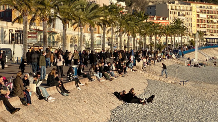 A Nice, le suspense prendra fin à midi pour les nouvelles mesures sanitaires A Nice, le suspense prendra fin à midi pour les nouvelles mesures sanitaires