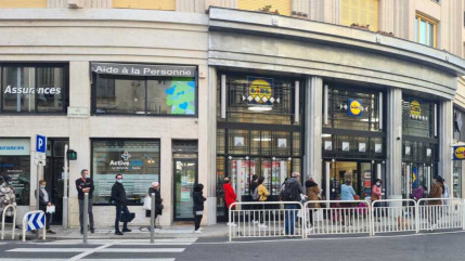 Nice : les files d’attente se rallongent pour faire les courses
