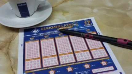 Insolite - Cette femme passe &agrave; c&ocirc;t&eacute; de 210 millions d'euros &agrave; cause d'un paiement refus&eacute;