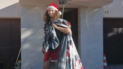 Un père Noël à roller au secours des SDF