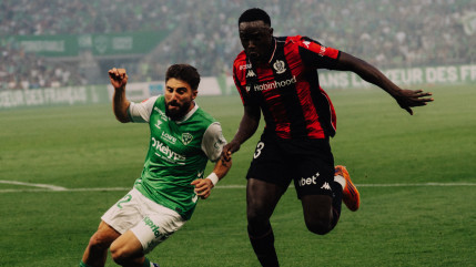Barrages Ligue 1 : Saint-&Eacute;tienne et Nice se neutralisent dans un Geoffroy-Guichard bouillant