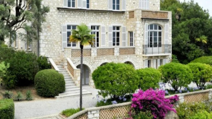 Cagnes-sur-Mer : les deux Renoir vol&eacute;s retrouv&eacute;s derri&egrave;re un faux mur