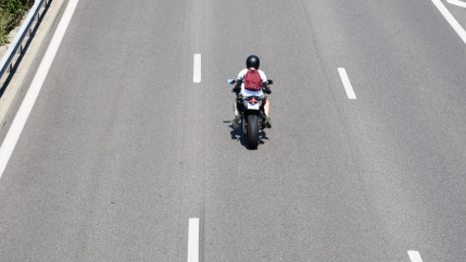 Grasse : un motard de 31 ans meurt apr&egrave;s avoir percut&eacute; un rail de s&eacute;curit&eacute;