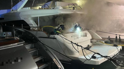 Incendie sur un bateau au port de Cannes à deux pas du Palais des Festivals