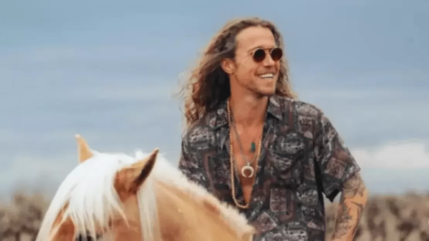 Julien Doré fait une grande annonce ... à sa manière ! Julien Doré fait une grande annonce ... à sa manière !