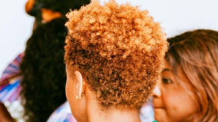 L'Assemblée nationale débat sur la stigmatisation capillaire ce jeudi