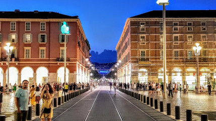 La place Masséna fait peau neuve