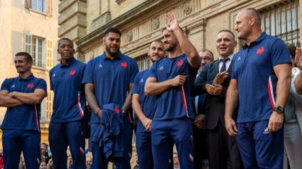 Le XV de France au contact de son public à Aix Le XV de France au contact de son public à Aix