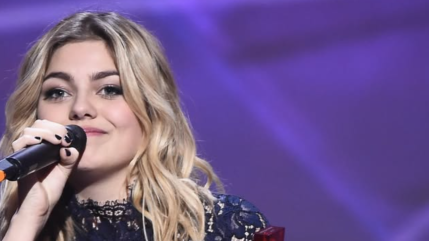 Louane, émue : elle célèbre avec ses fans une date qui a marqué sa vie
