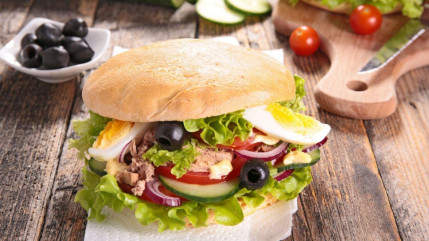 Nice : apprendre &agrave; faire un vrai pan bagnat gratuitement, c'est possible !
