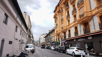 Nice : deux commerces braqués avec une arme factice Nice : deux commerces braqués avec une arme factice