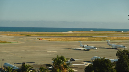 Nice : Julien Bayou veut interdire les vols de jets privés en France Nice : Julien Bayou veut interdire les vols de jets privés en France