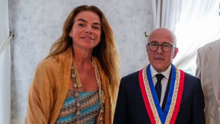 Nice : la compagne d'Eric Ciotti, Olivia Peraldi, légèrement blessée dans un accident de la route Nice : la compagne d'Eric Ciotti, Olivia Peraldi, légèrement blessée dans un accident de la route