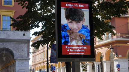 Nice : les portraits des enfants israéliens retenus en otage sur les panneaux de la ville Nice : les portraits des enfants israéliens retenus en otage sur les panneaux de la ville