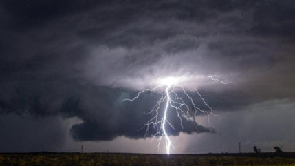 Nice : orages et fortes pluies, les Alpes-Maritimes en vigilance jaune d&egrave;s midi
