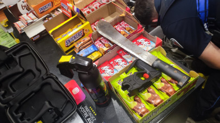 Nice : un contrôle pour fermeture tardive mène à la découverte d’une machette et d’un taser Nice : un contrôle pour fermeture tardive mène à la découverte d’une machette et d’un taser
