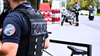 Nice : un homme armé dans un parking se donne la mort, la victime prise en otage sauvée par la police municipale Nice : un homme armé dans un parking se donne la mort, la victime prise en otage sauvée par la police municipale