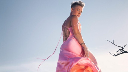 Pink de retour sur le devant de la scène avec le clip de « Trustfall » ! (vidéo)