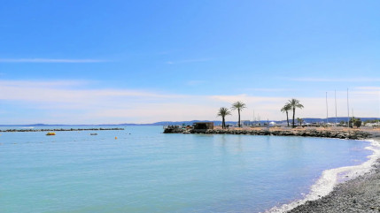Pr&egrave;s de Nice : deux plages interdites &agrave; la baignade apr&egrave;s la d&eacute;tection de bact&eacute;ries f&eacute;cales